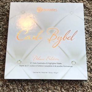 Face and eyeshadow palette